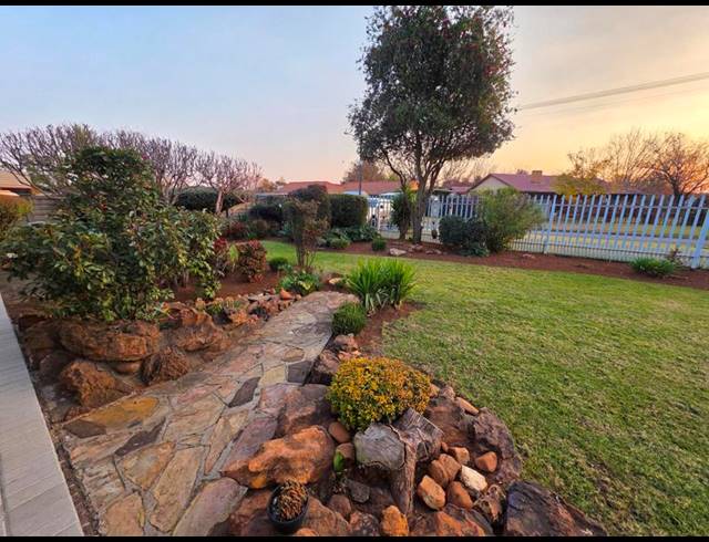 4 BEDROOM HOUSE FOR SALE IN ROTHDENE